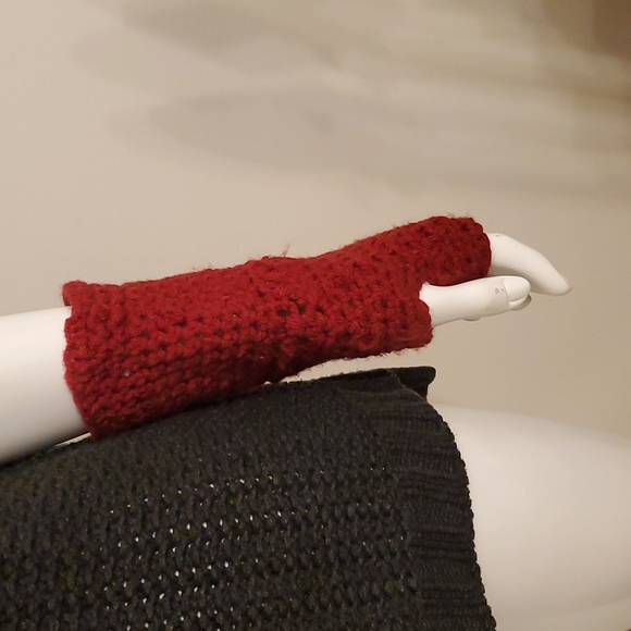 Knited Hat/Gloves - Picture 3 of 5